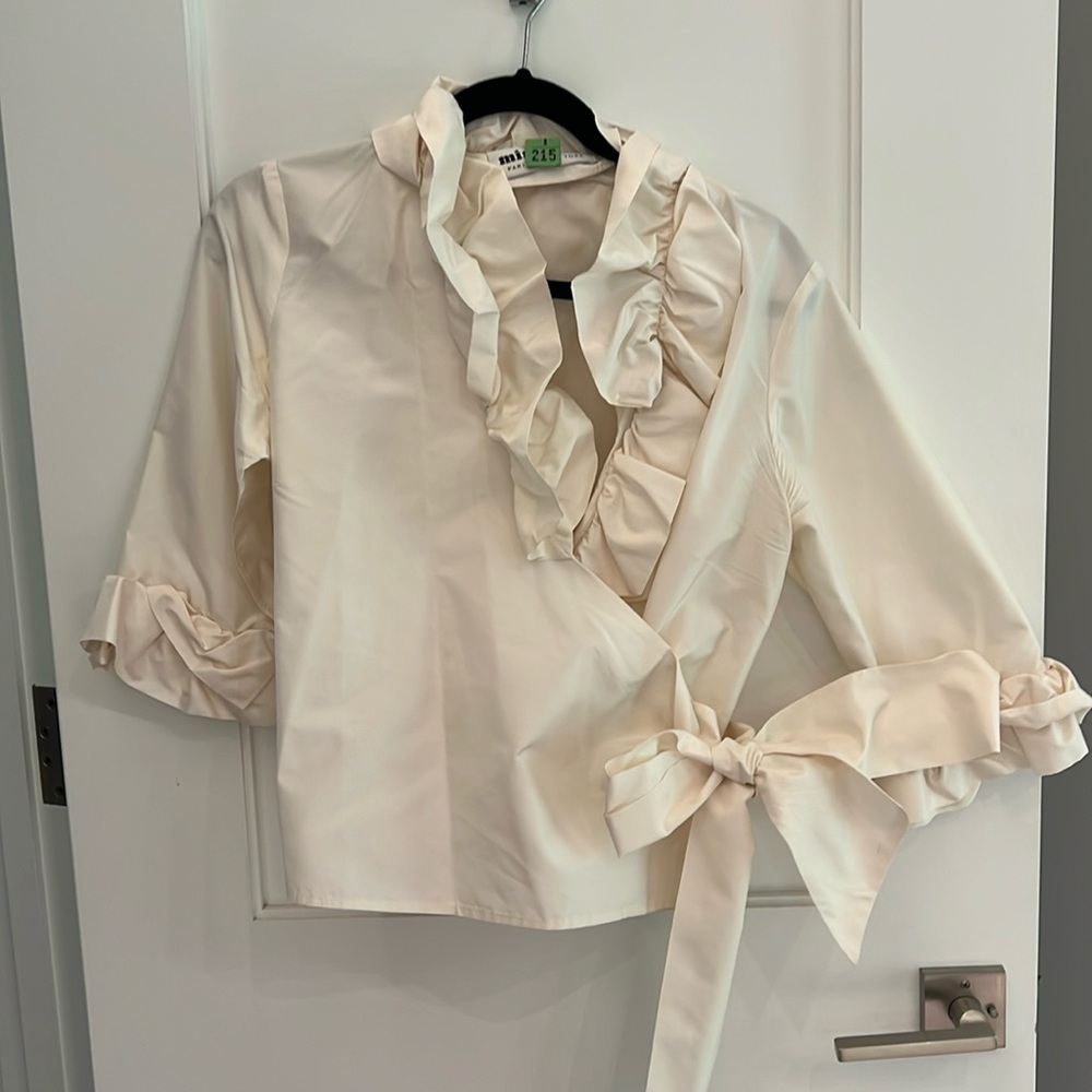 Elegant wraparound Silk blouse w ruffles